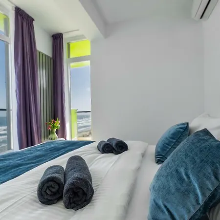 Mamaia Vice Seaview 2 Bedroom N Pool Lejlighed
