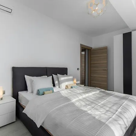 Mamaia Vice Seaview 2 Bedroom N Pool Apartment Navodari