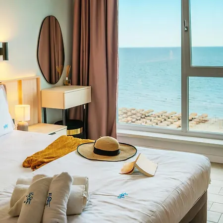 Mamaia Vice Seaview 2 Bedroom N Pool