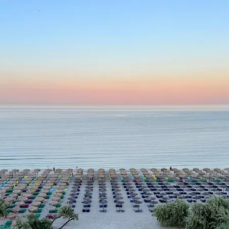 Mamaia Vice Seaview 2 Bedroom N Pool Apartment
