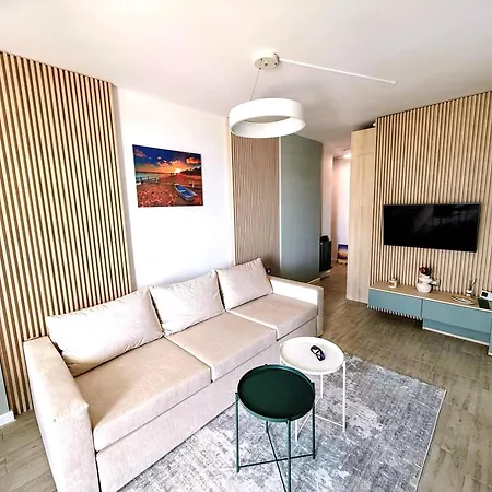 Mamaia Vice Seaview 2 Bedroom N Pool Apartment