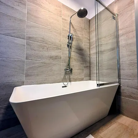 Mamaia Vice Seaview 2 Bedroom N Pool