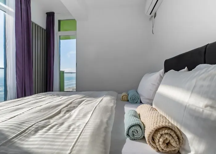 Mamaia Vice Seaview 2 Bedroom N Pool