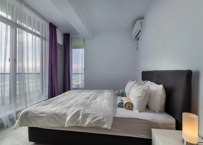 Mamaia Vice Seaview 2 Bedroom N Pool